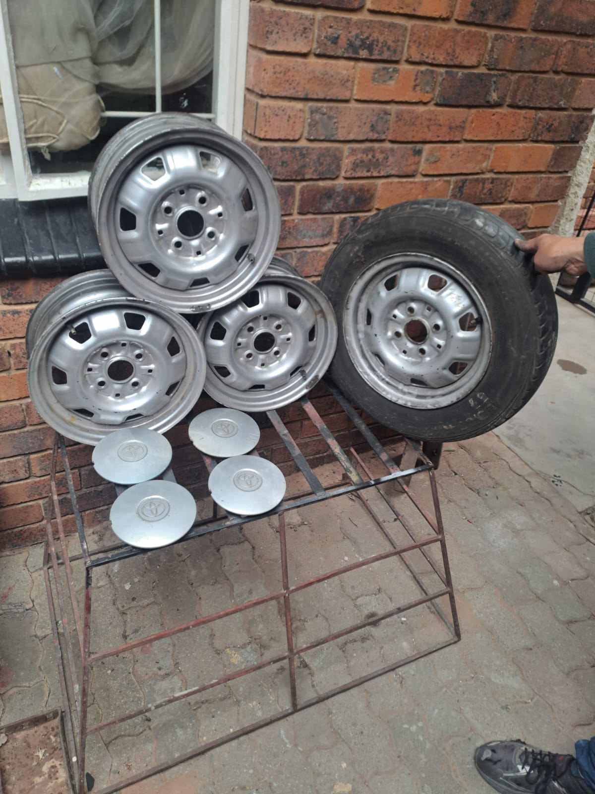 Toyota Tazz rims and wheel caps | Junk Mail