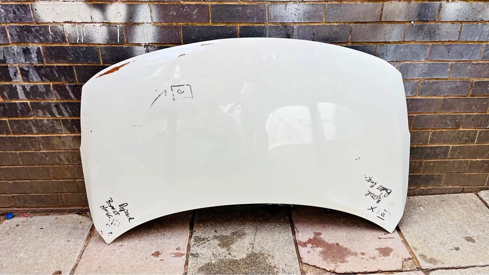 Nissan Almera bonnet - Private Seller Nissan Almera bonnet - Private Seller
