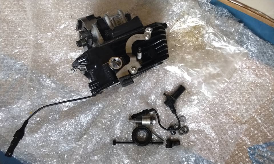 BMW GS1200 cylinder HEAD DOHC ( right side)