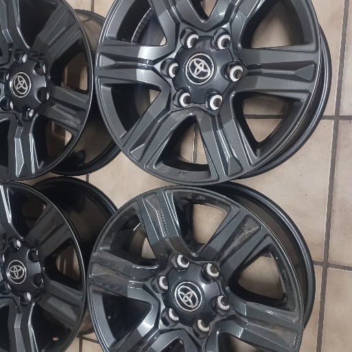 17inch toyota rims with center caps