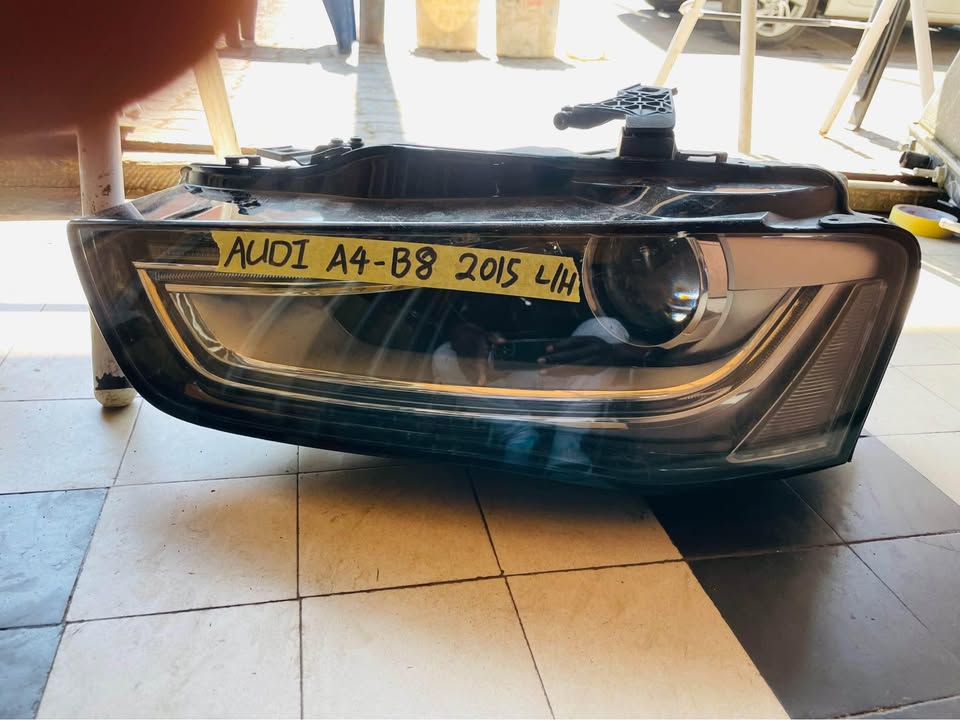 Audi A4 B8 headlight 2015 - Private Seller Audi A4 B8 headlight 2015 - Private Seller
