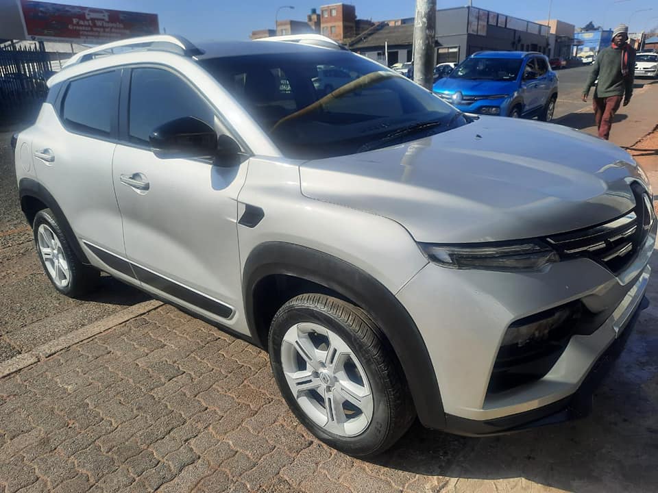 2022 Renault Kiger 1.0 Automatic with a Nice interior seat Reserves Camera and Service book