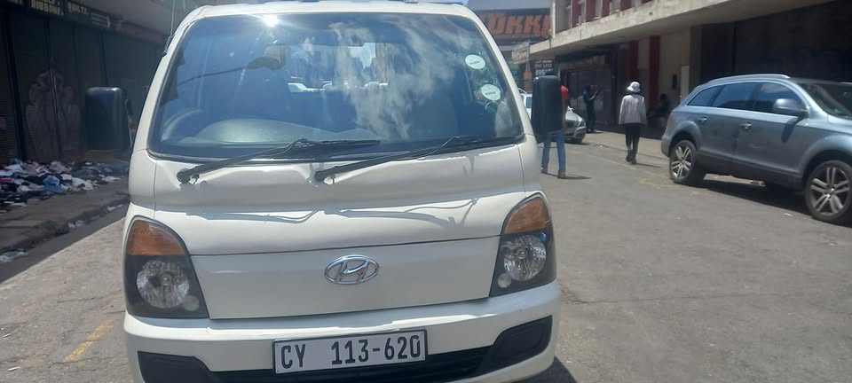 2009 HYUNDAI H100 2.5 DIESEL, MANUAL, WHITE COLOUR