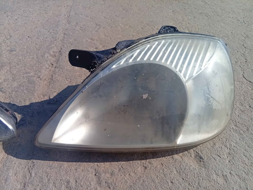 2005 Kia Rio left and right headlight - Private Seller 2005 Kia Rio left and right headlight - Private Seller