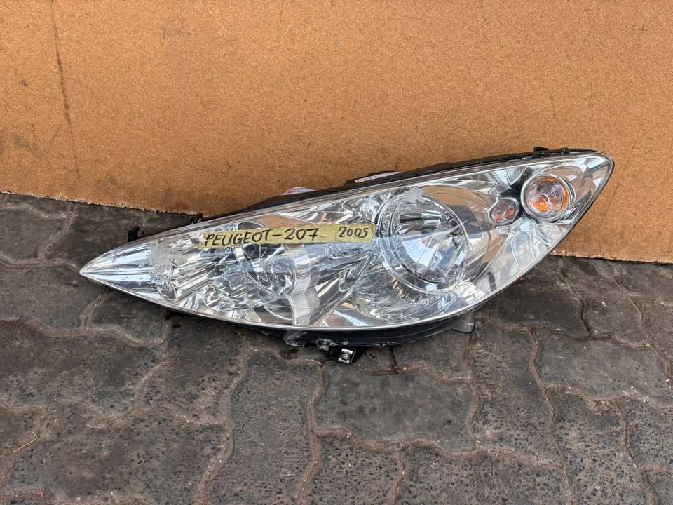 2005 Peugeot 207 Headlights - Private Seller 2005 Peugeot 207 Headlights - Private Seller