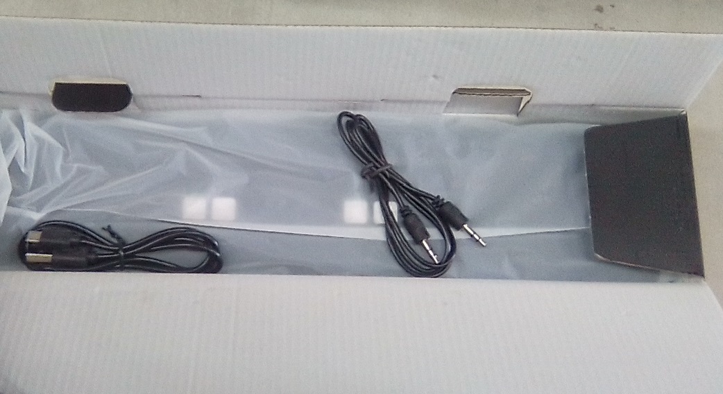 BASE bOOM SPEAKER WITH BUETOOH AND UP 13HOURS PLAY