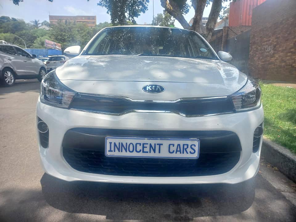 2018 KIA RIO 1.4 PETROL, AUTOMATIC, WHITE COLOR, MILEAGE 73000KMS. SERVICE BOOK.