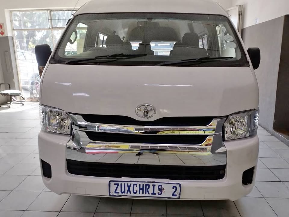 2011 TOYOTA QUANTUM 2.5GL DIESEL 14 SEATER MANUAL