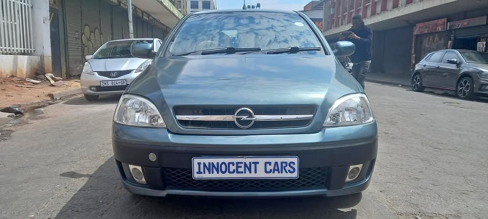 2006 OPEL CORSA GAMMA 1.4 SPORT MANUAL TRANSMISSION, MILEAGE 85,000 KM