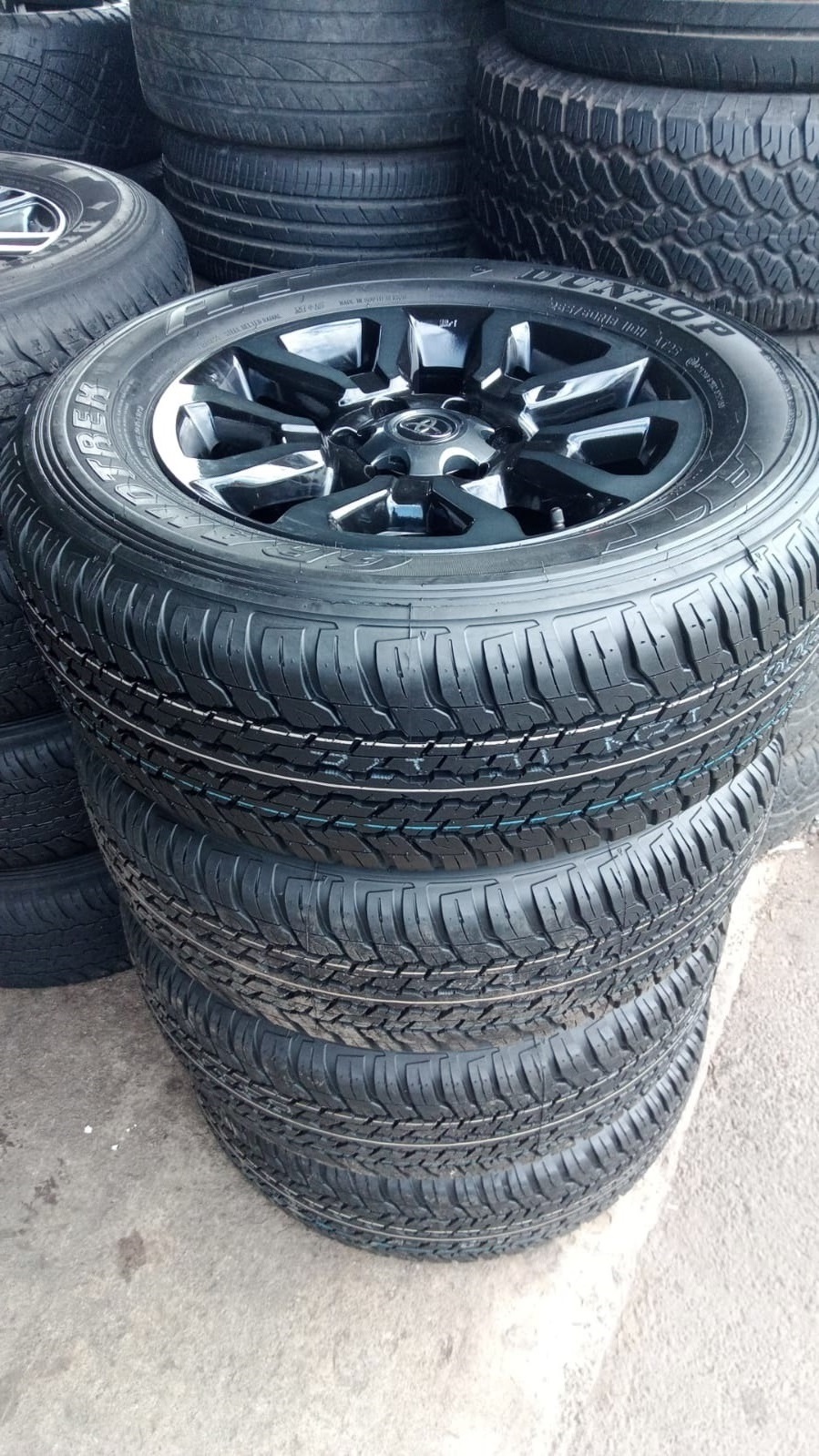 Toyota Legend 50 Rs 18" original mags with brand new 265/60/18 Dunlop Grandtrek - Private Seller Toyota Legend 50 Rs 18" original mags with brand new 265/60/18 Dunlop Grandtrek - Private Seller