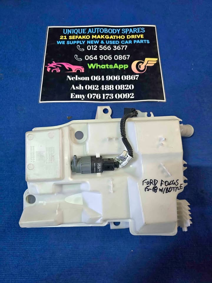 Ford Focus Wiper Water Bottle With Pump - Private Seller Ford Focus Wiper Water Bottle With Pump - Private Seller