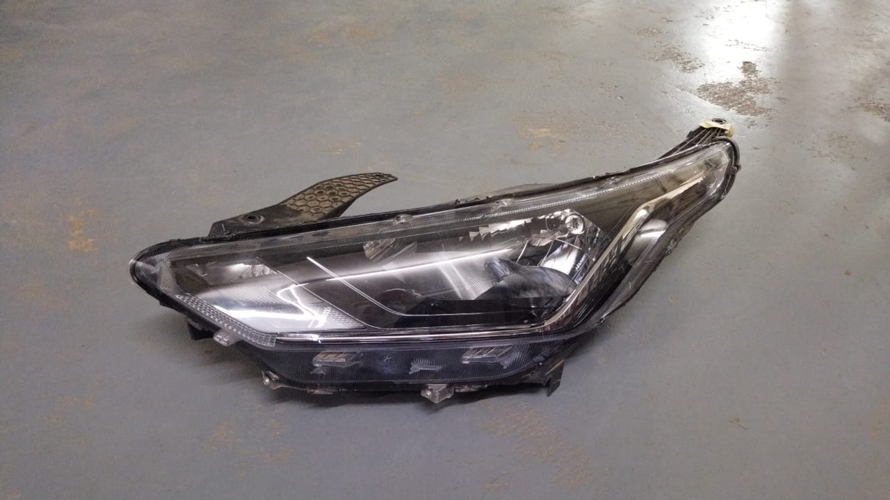 Nissan Magnite HEadlight Set OEM - Private Seller