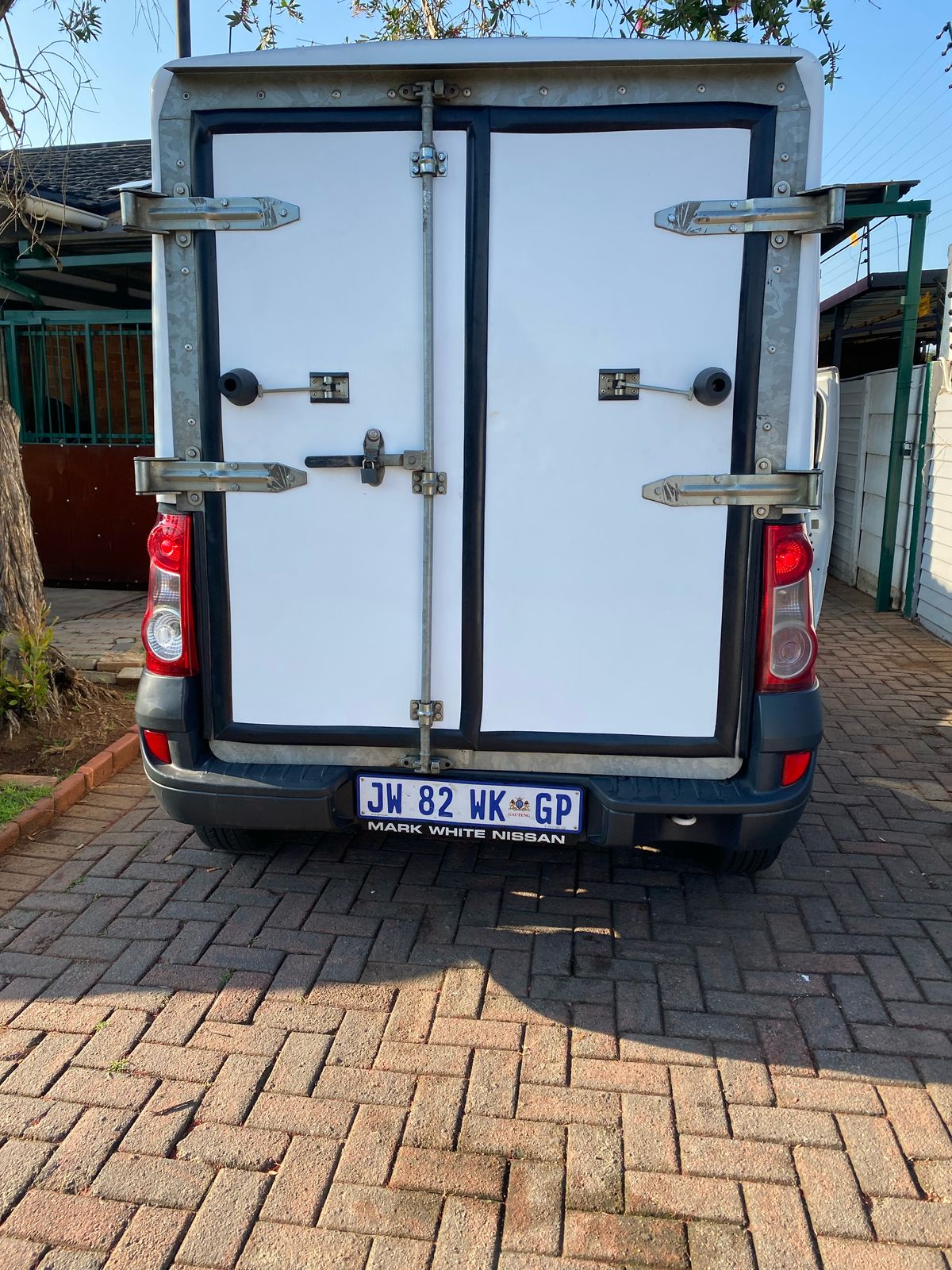 2021 Nissan np200 1.6i Canopy with fridge