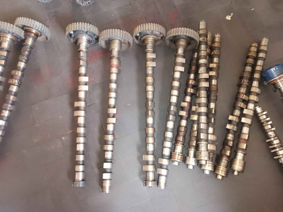 VOLVO S40 CAMSHAFT W/W/O PULLEY & VENESS FOR SALE DELIVERY AVAILABLE COUNTRY WIDE - Private Seller