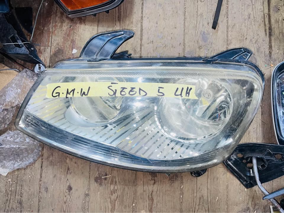 GWM STEED 5 headlight - Private Seller GWM STEED 5 headlight - Private Seller