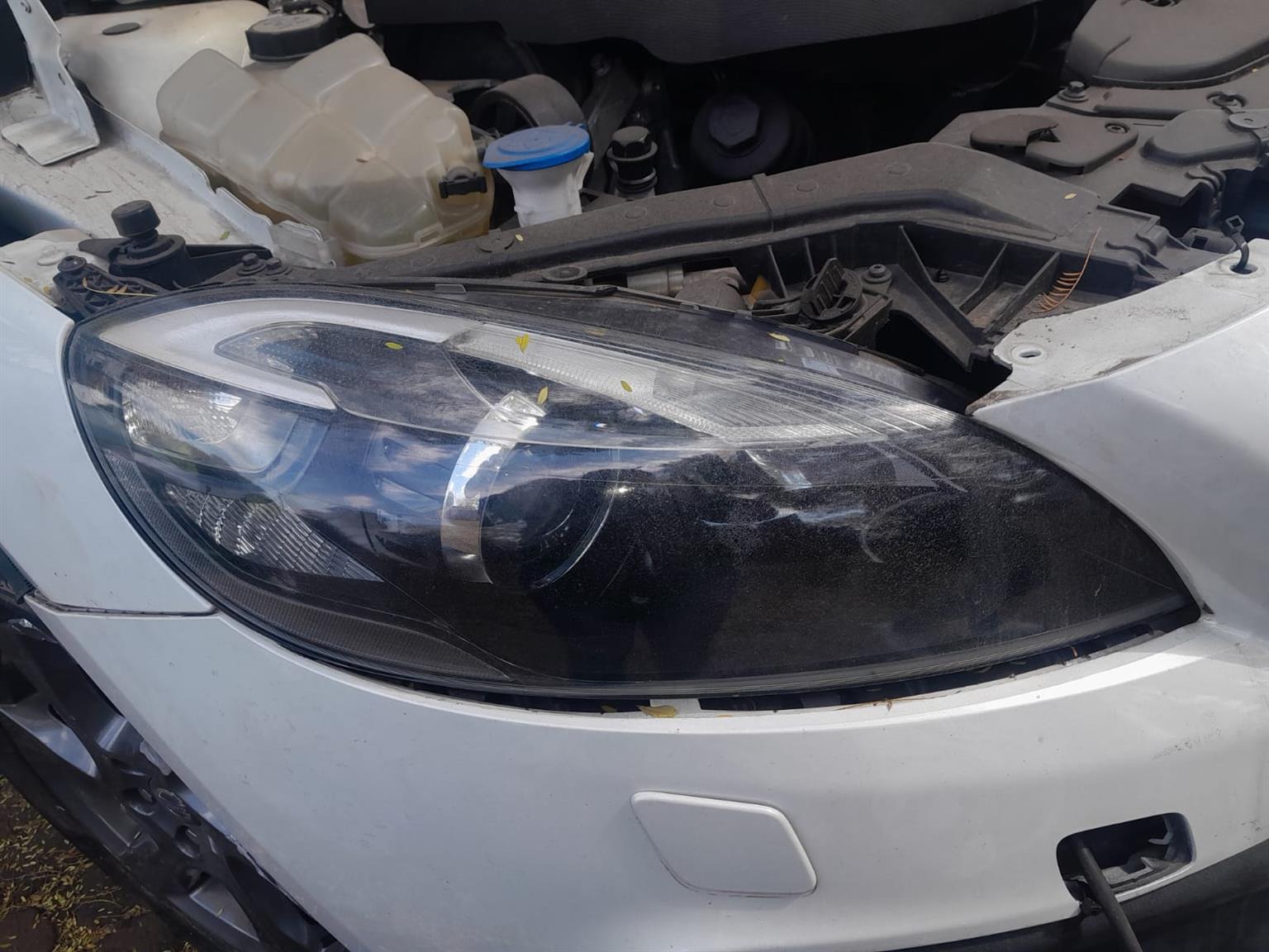 Volvo V40 Used 2014 Headlight for sale - Private Seller Volvo V40 Used 2014 Headlight for sale - Private Seller