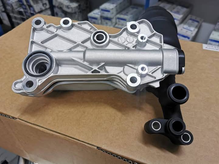 NEW MERCEDES BENZ M651 OIL FILTER HOUSING - Private Seller