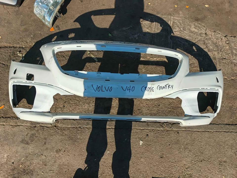 VOLVO V40 CROSS COUNTRY FRONT BUMPER - Private Seller