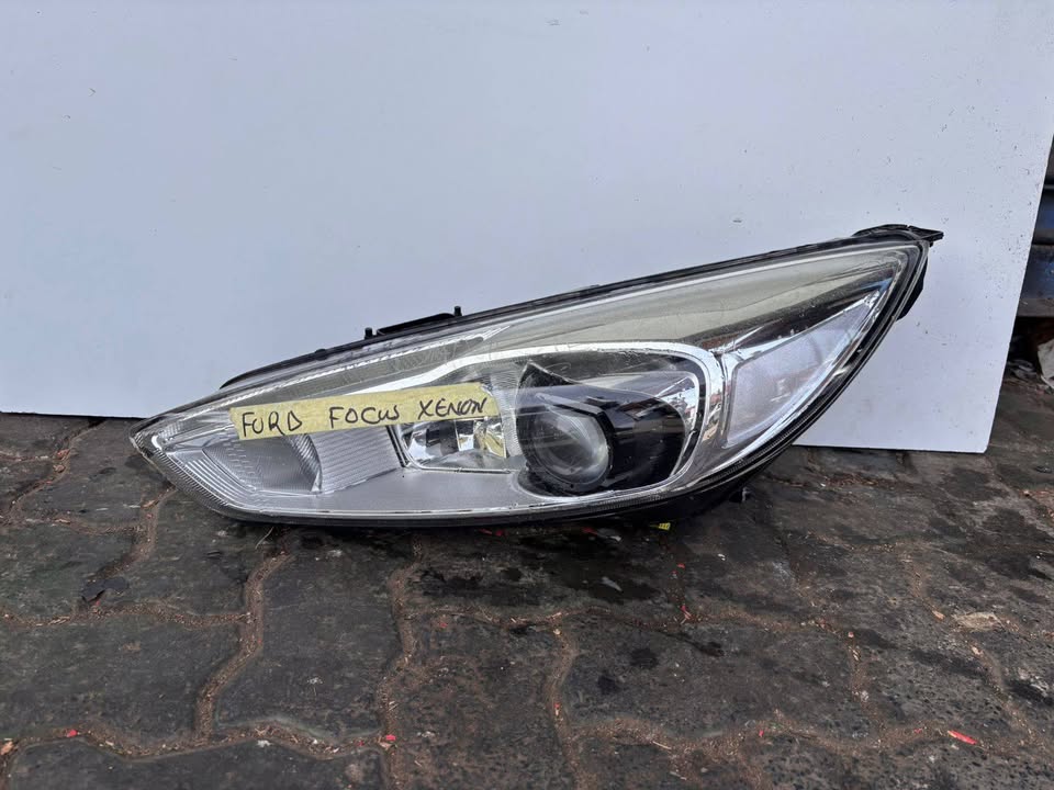 Ford Focus Xenon Headlight - Private Seller Ford Focus Xenon Headlight - Private Seller