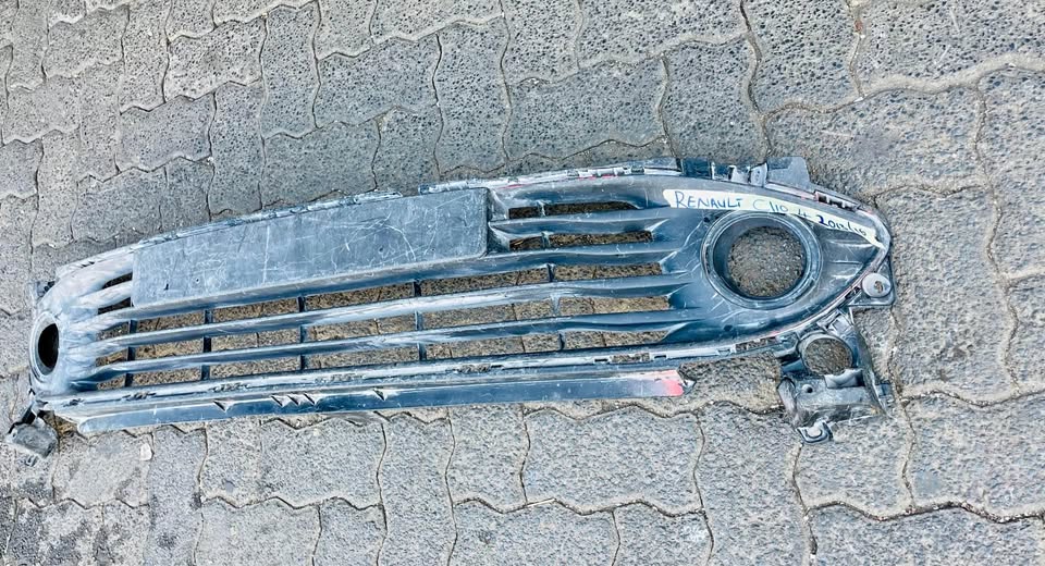 Renault Clio 4 bottom grille - Private Seller Renault Clio 4 bottom grille - Private Seller