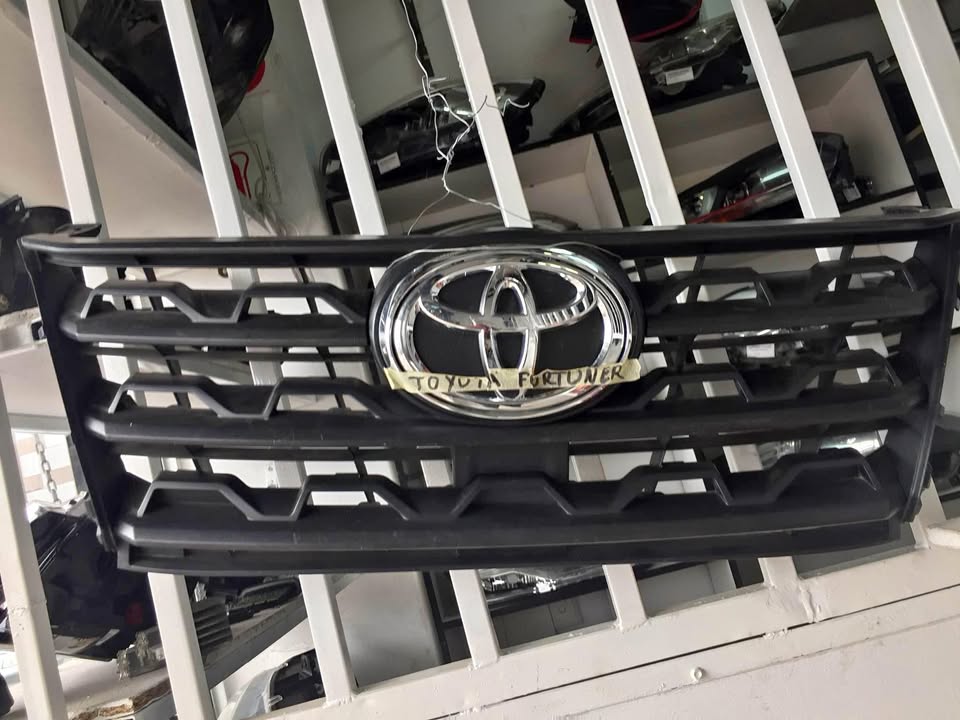Toyota fortuner grill - Private Seller Toyota fortuner grill - Private Seller