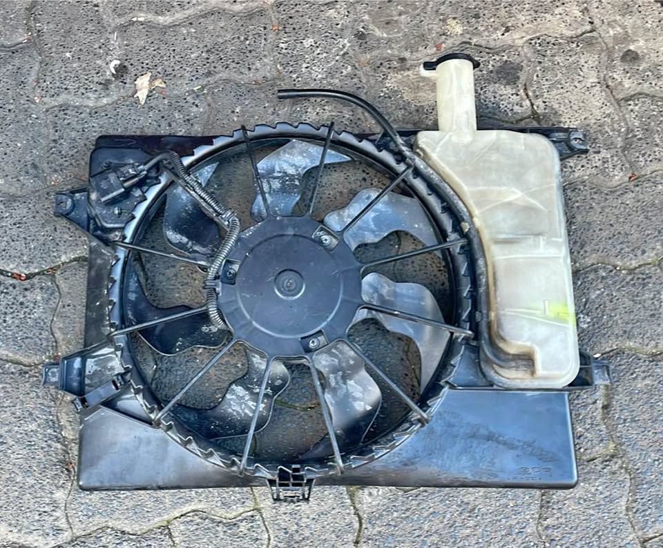 Hyundai Elantra fan 2011/23 - Private Seller Hyundai Elantra fan 2011/23 - Private Seller