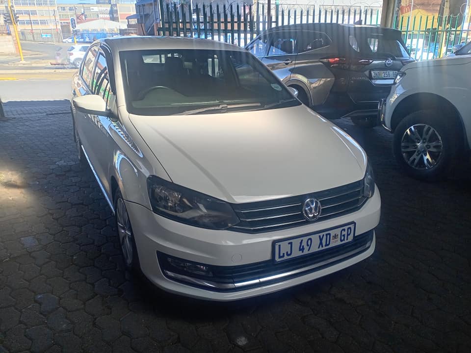 2019 polo 6 sedan 1.4 Manuel Petrol White