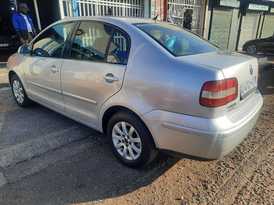 2009 Volkswagen polo Classic 1.6 Sedan Automatic with a Nice interior seat