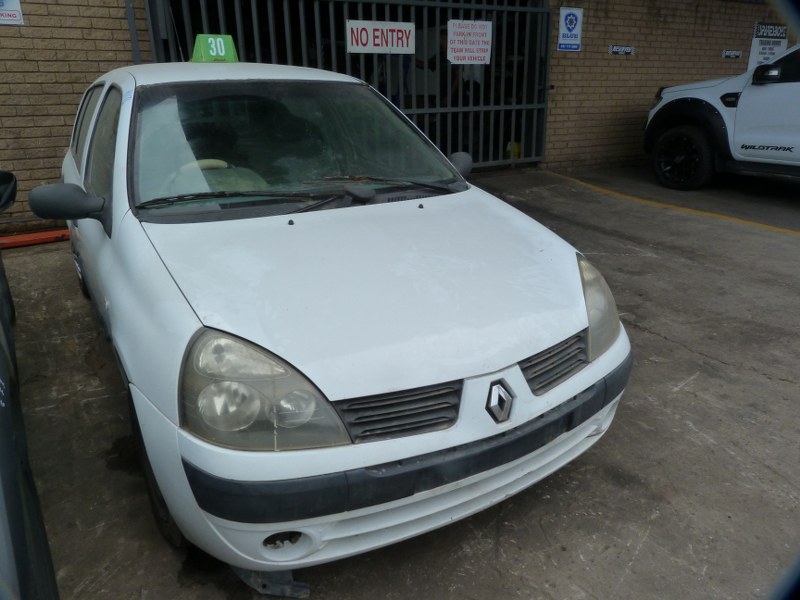 Renault Clio II 1.4 16V Manual White - 2006 STRIPPING FOR SPARES - Private Seller Renault Clio II 1.4 16V Manual White - 2006 STRIPPING FOR SPARES - Private Seller