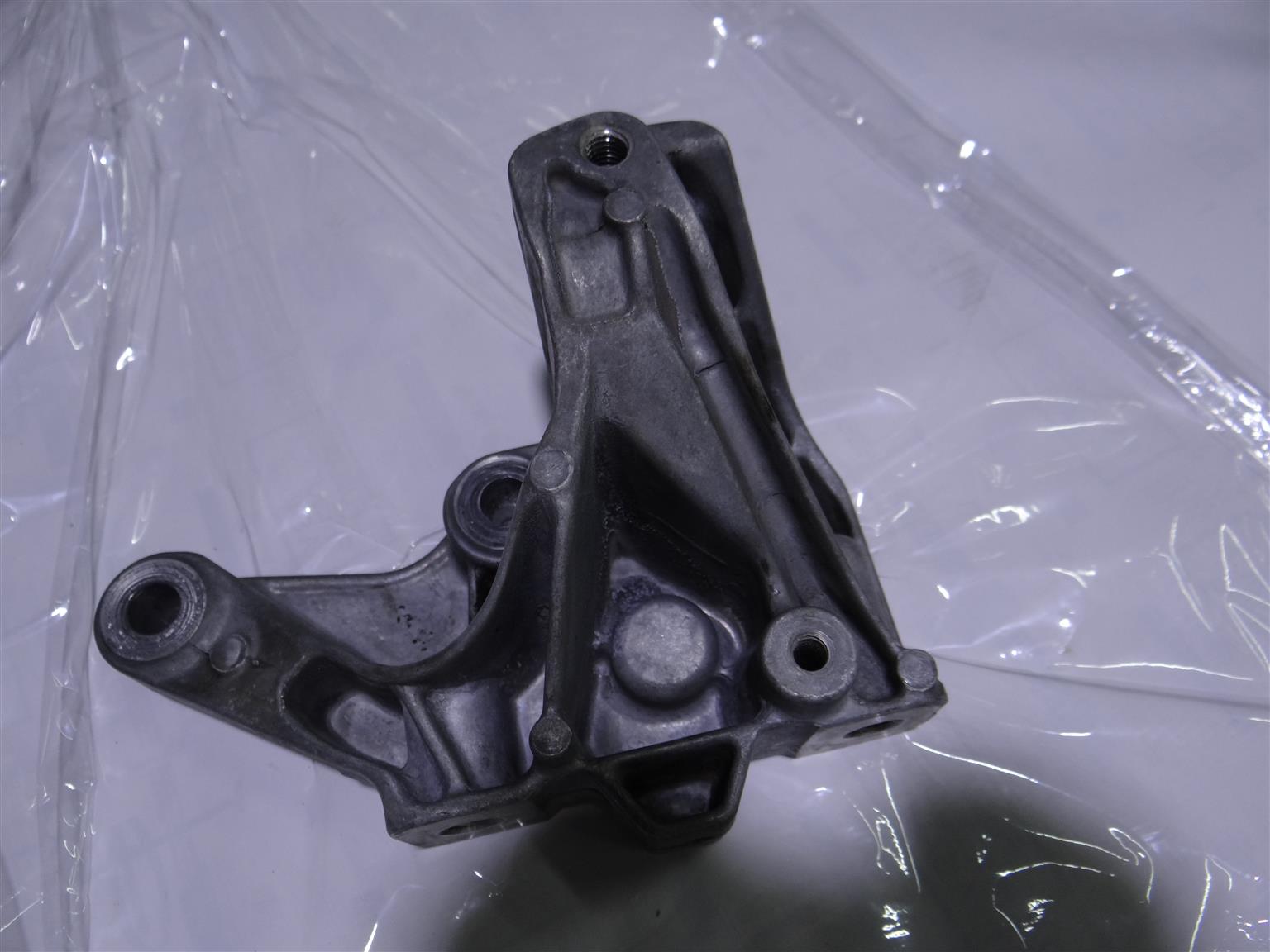 VW 1.4 Tsi / Audi 1.4 TFSi manual transmission rear mounting / bracket