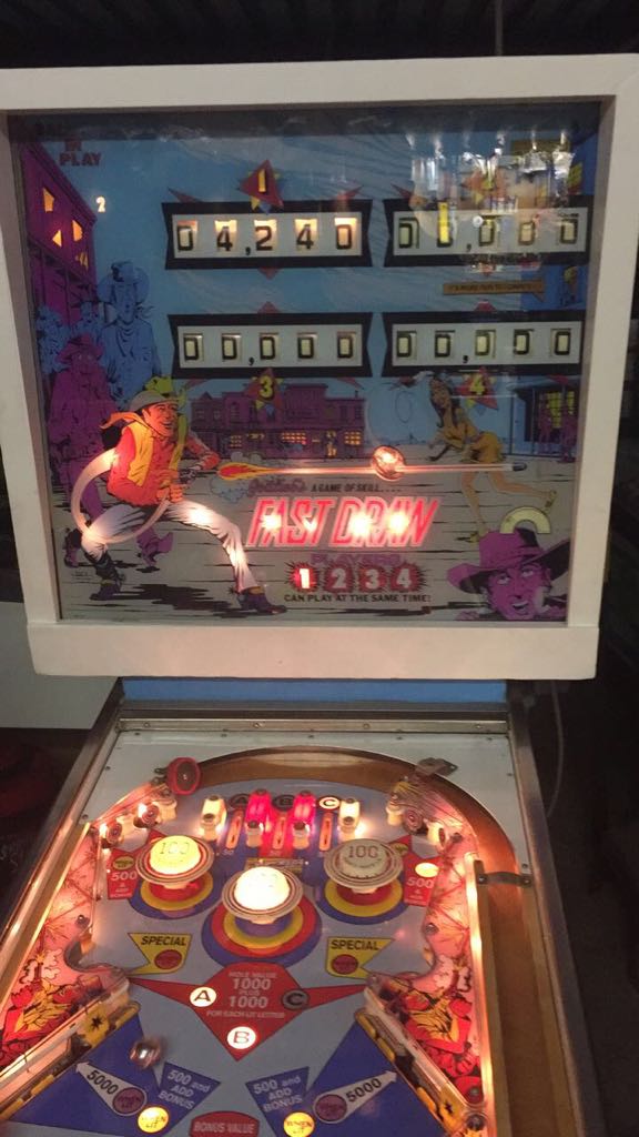 Selling old school pinball machines Selling old school pinball machines