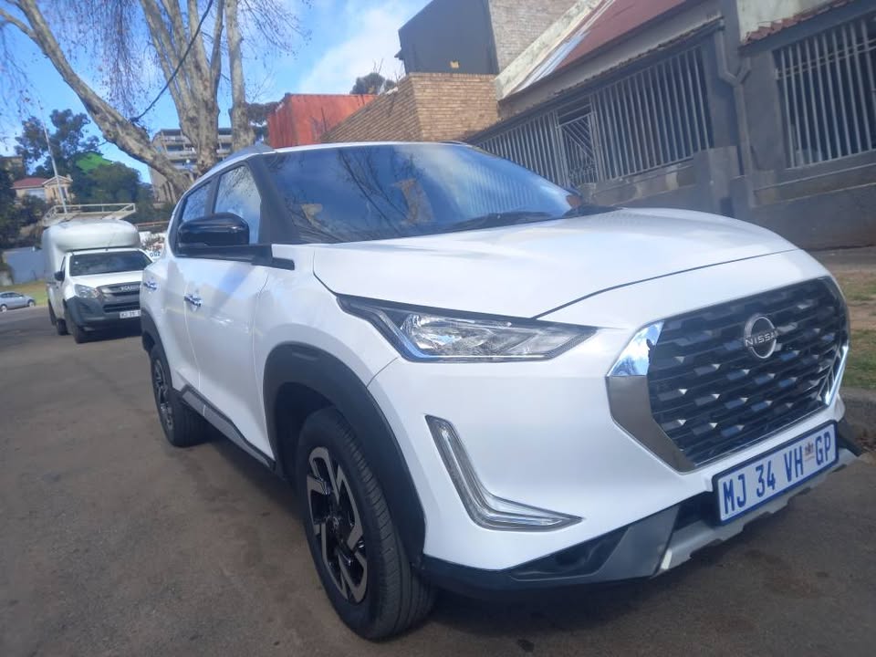 2024 Nissan MAGNITE 1.0T Petrol, Manual, White, 5000kms Reverse Camera and Sensor.
