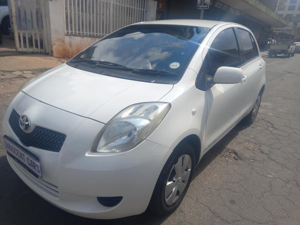2005 TOYOTA Yaris T3 PETROL, MANUAL TRANSMISSION, WHITE COLOUR