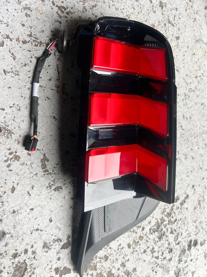 Ford Mustang taillight 2024/2025 - Private Seller Ford Mustang taillight 2024/2025 - Private Seller