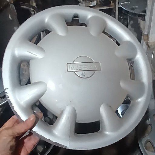 Nissan, 14 inch wheel cap - Private Seller Nissan, 14 inch wheel cap - Private Seller