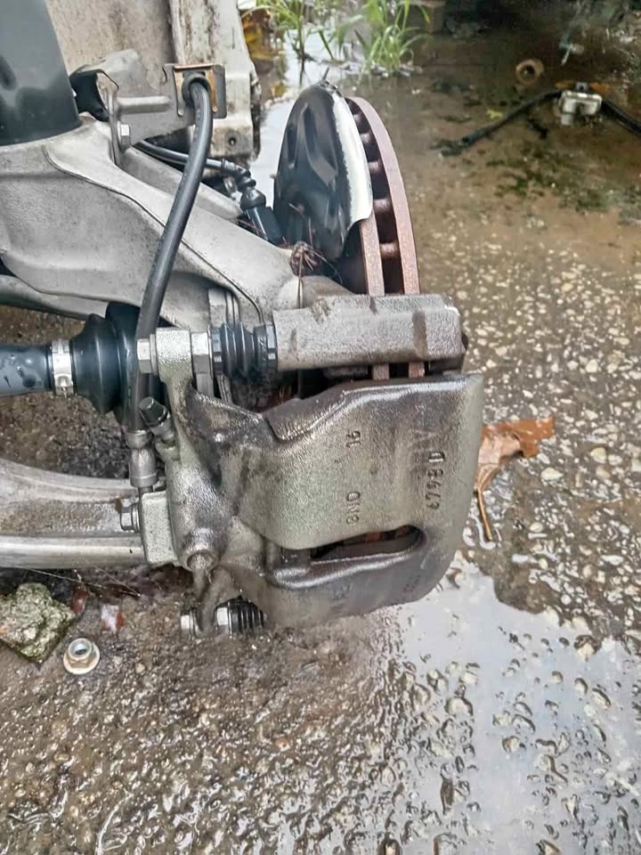Audi TT 2015 left front caliper - Private Seller Audi TT 2015 left front caliper - Private Seller