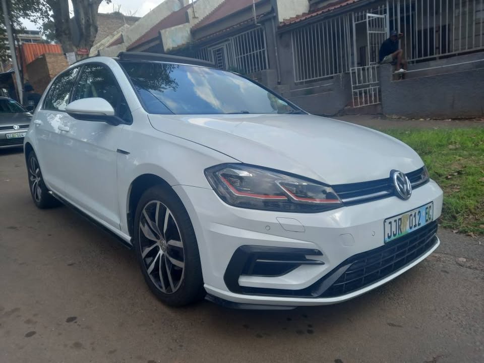 2019 VW Golf 7 RLine 1.4 Petrol, Manual, 62000kms, R200,000. Sunroof Leather seat