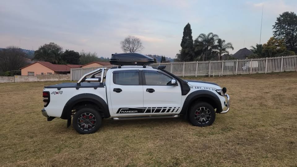 URGENT SALE: 2015 automatic Ford Ranger 4x4 XLT– Head-Turning Power & Style