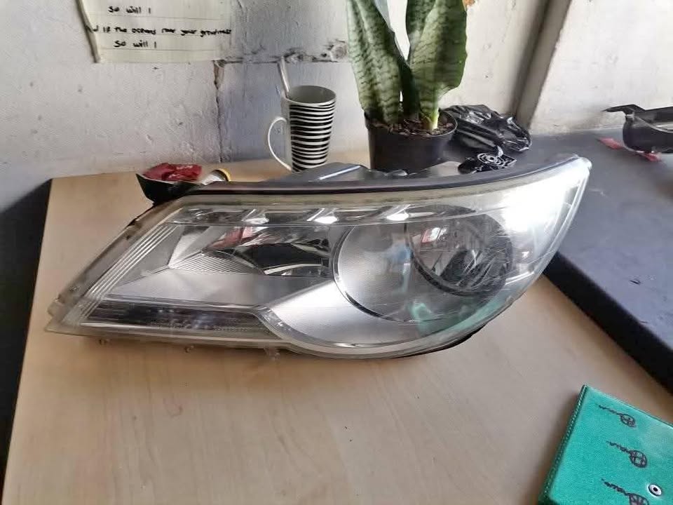 Vw TIGUAN Headlight Left Side 2007 - Private Seller Vw TIGUAN Headlight Left Side 2007 - Private Seller
