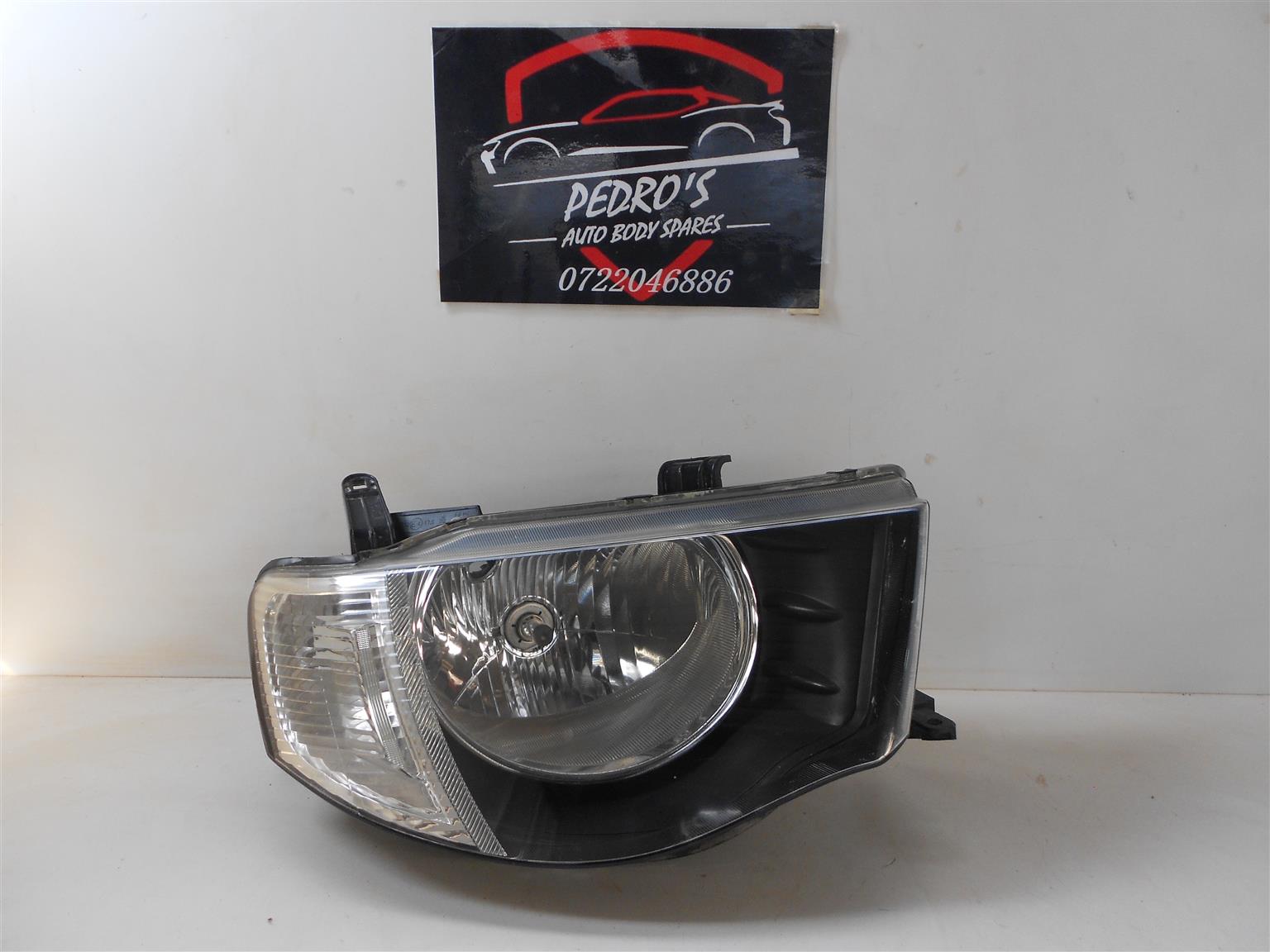 Mitsubishi Triton Right Headlight - Private Seller Mitsubishi Triton Right Headlight - Private Seller