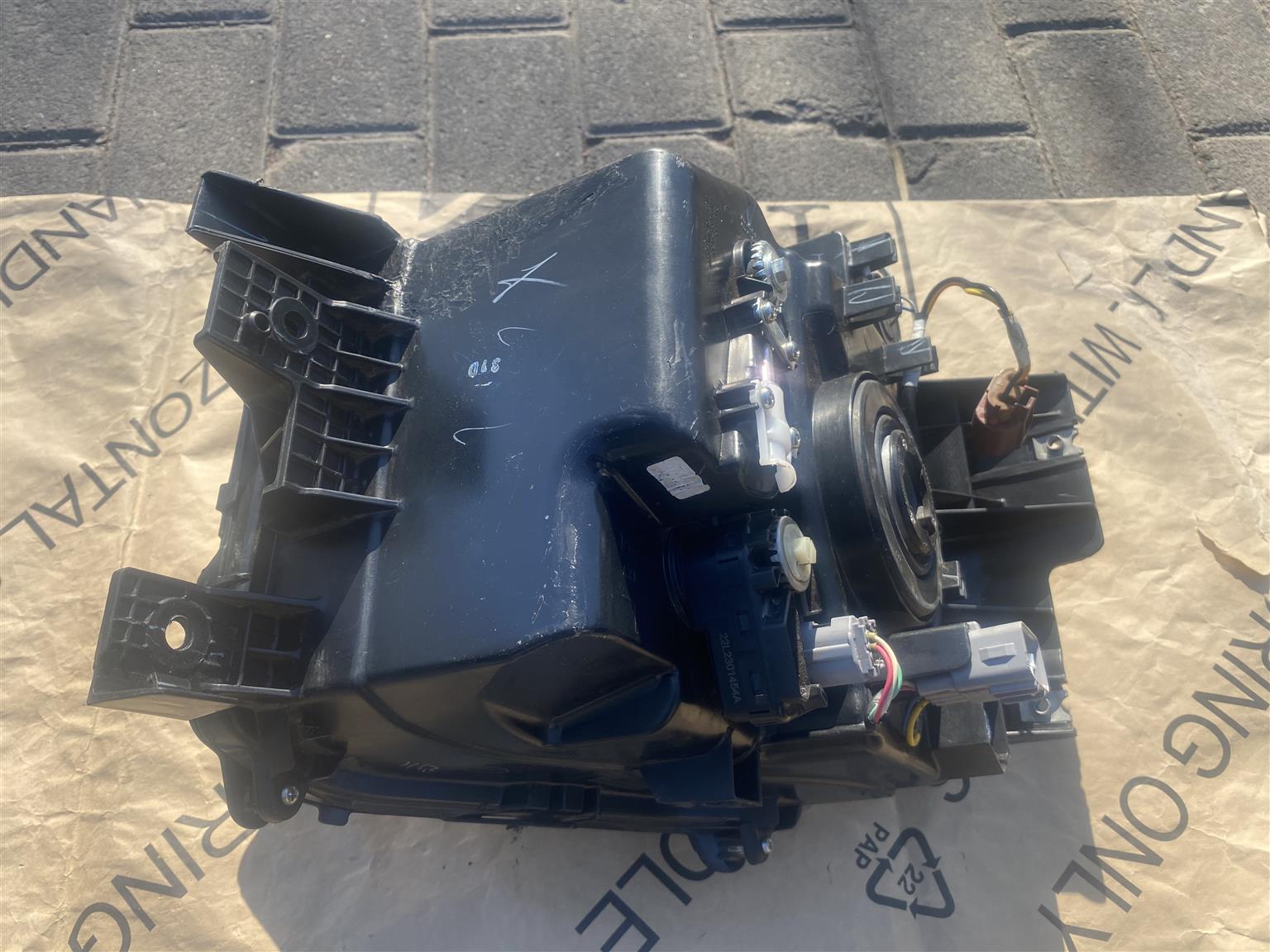 2025 TOYOTA URBAN CRUISER HEADLIGHT LEFT SIDE FOR SALE. IN PRISTINE CONDITION