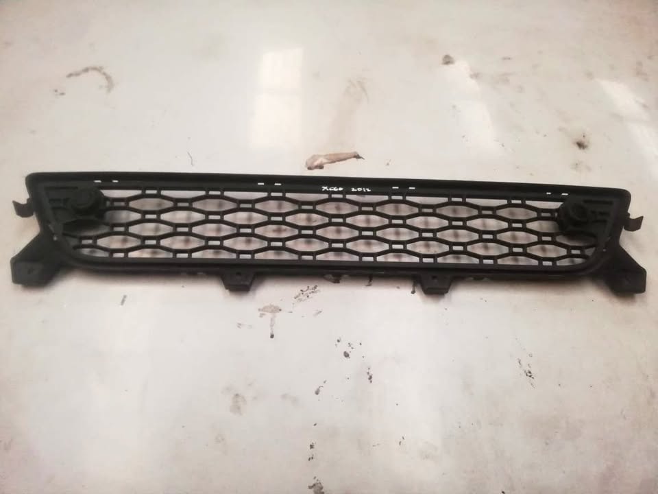 VOLVO XC60 2012 BOTTOM GRILL FOR SALE - Private Seller VOLVO XC60 2012 BOTTOM GRILL FOR SALE - Private Seller