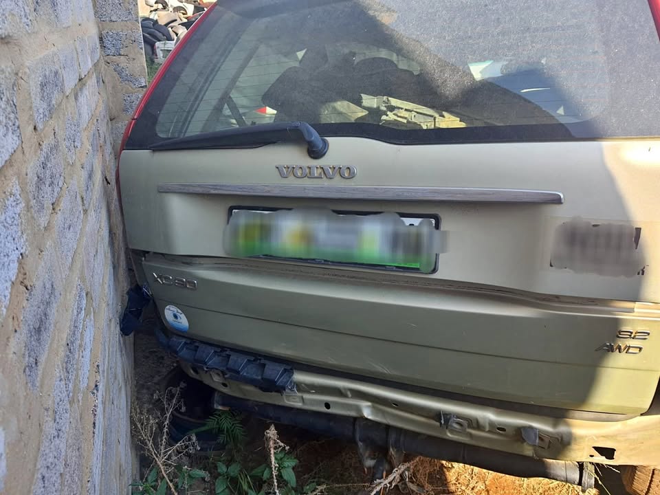 VOLVO XC 90 STRIPPING FOR SPARES - Private Seller VOLVO XC 90 STRIPPING FOR SPARES - Private Seller