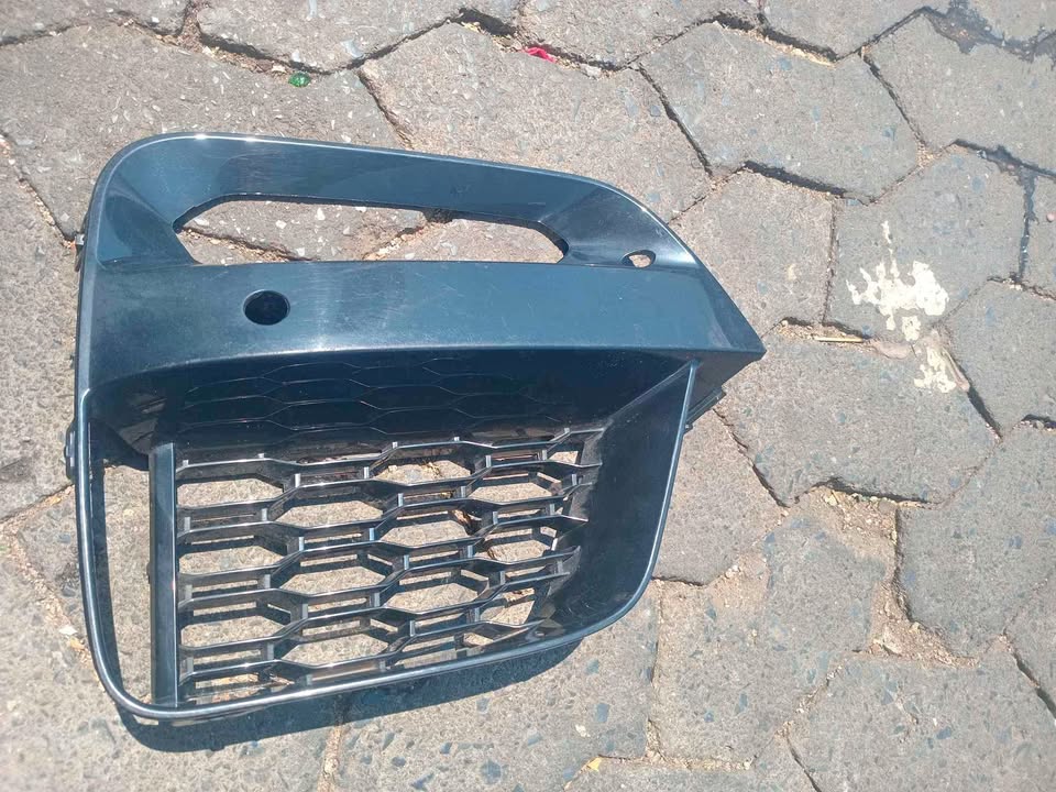 BMW X3 F35 M-sport bumper grill - Private Seller BMW X3 F35 M-sport bumper grill - Private Seller