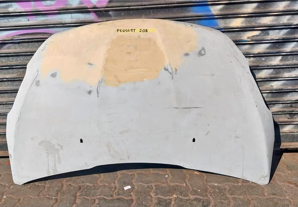 Peugeot 208 bonnet - Private Seller Peugeot 208 bonnet - Private Seller
