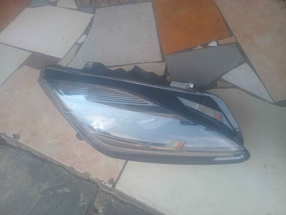 Jaguar E-pace Right-side led headlight  2021-2023 - Private Seller