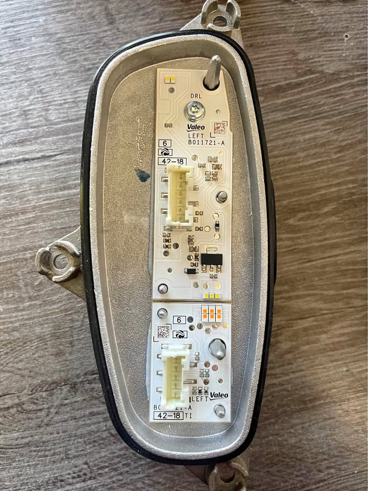 Audi Q2 HEADLIGHT INDICATOR MODULE - Private Seller Audi Q2 HEADLIGHT INDICATOR MODULE - Private Seller