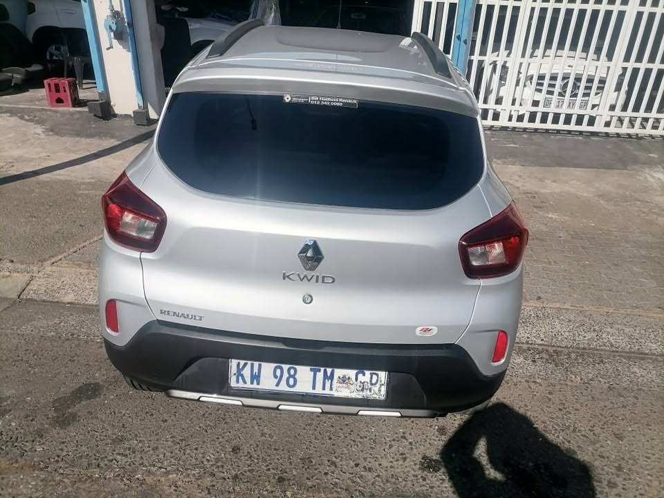 2022 Renault Kwid 1.0 Climber Automatic with a Nice interior seat and Service book and spare key