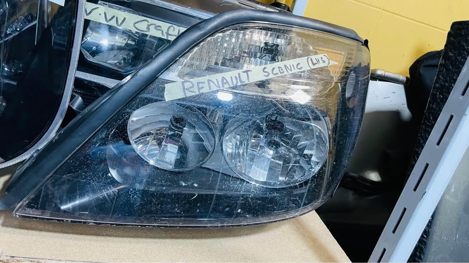 Renault Scenic headlight - Private Seller Renault Scenic headlight - Private Seller