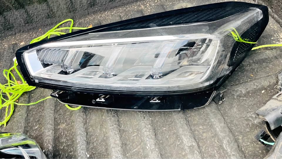 Chery Tiggo 7 Pro headlight - Private Seller Chery Tiggo 7 Pro headlight - Private Seller